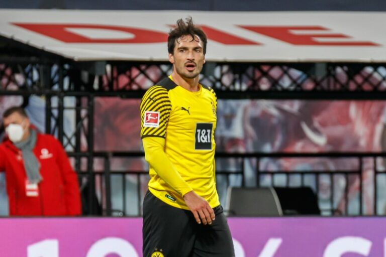 Mats Hummels en plein match vêtu du maillot de Dortmund FC